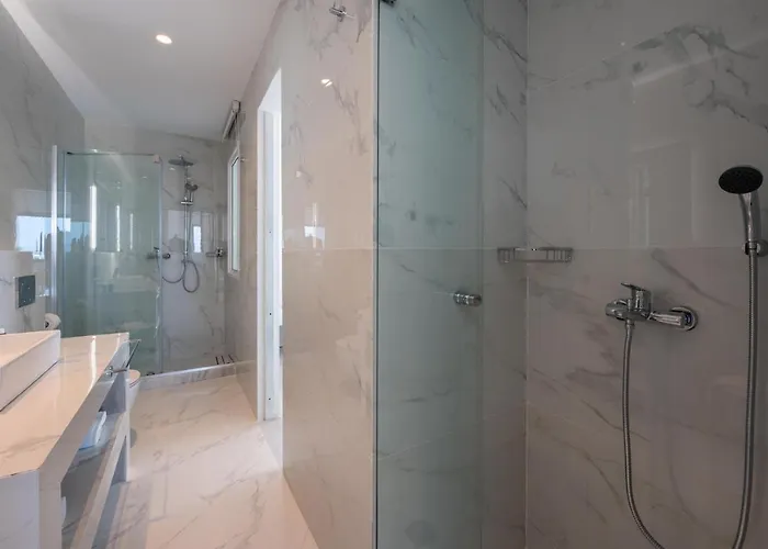 Otel Arcs & Residences 3*