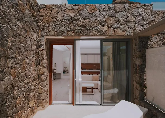 Otel Arcs & Residences 3*