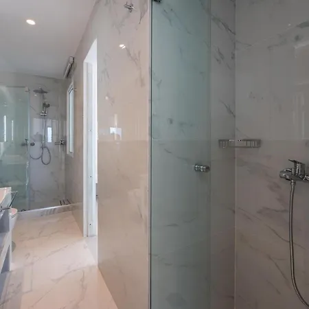 Отель Arcs & Residences 3*