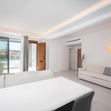 Отель Arcs & Residences 3*