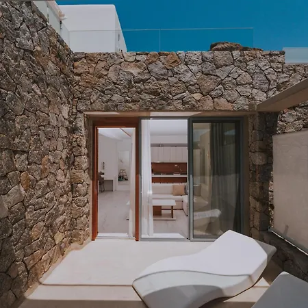 Отель Arcs & Residences 3*